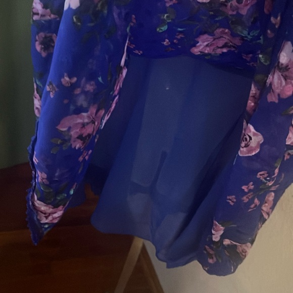 Torrid Top Blue Floral Short Sleeve Lace Trim/ Peplum NWOT Sz 5 - Picture 9 of 13